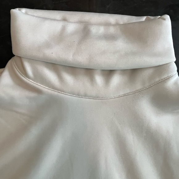 The North Face Cream Turtleneck Pullover – Women’s XS (Oversized Fit) - Picture 6 of 9
